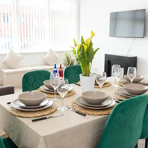 Manchester Airport Modernised - Free Parking , Cheadle Hulme United Kingdom