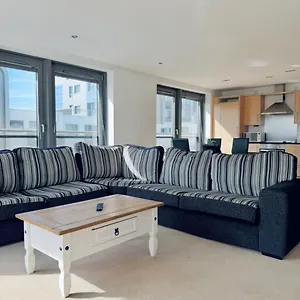 Apartment Modern Two Bedroom, Edinburgh